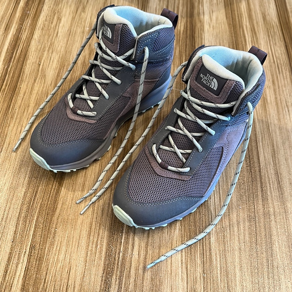 The North Face big girls Hiker boots, sz 4.5US